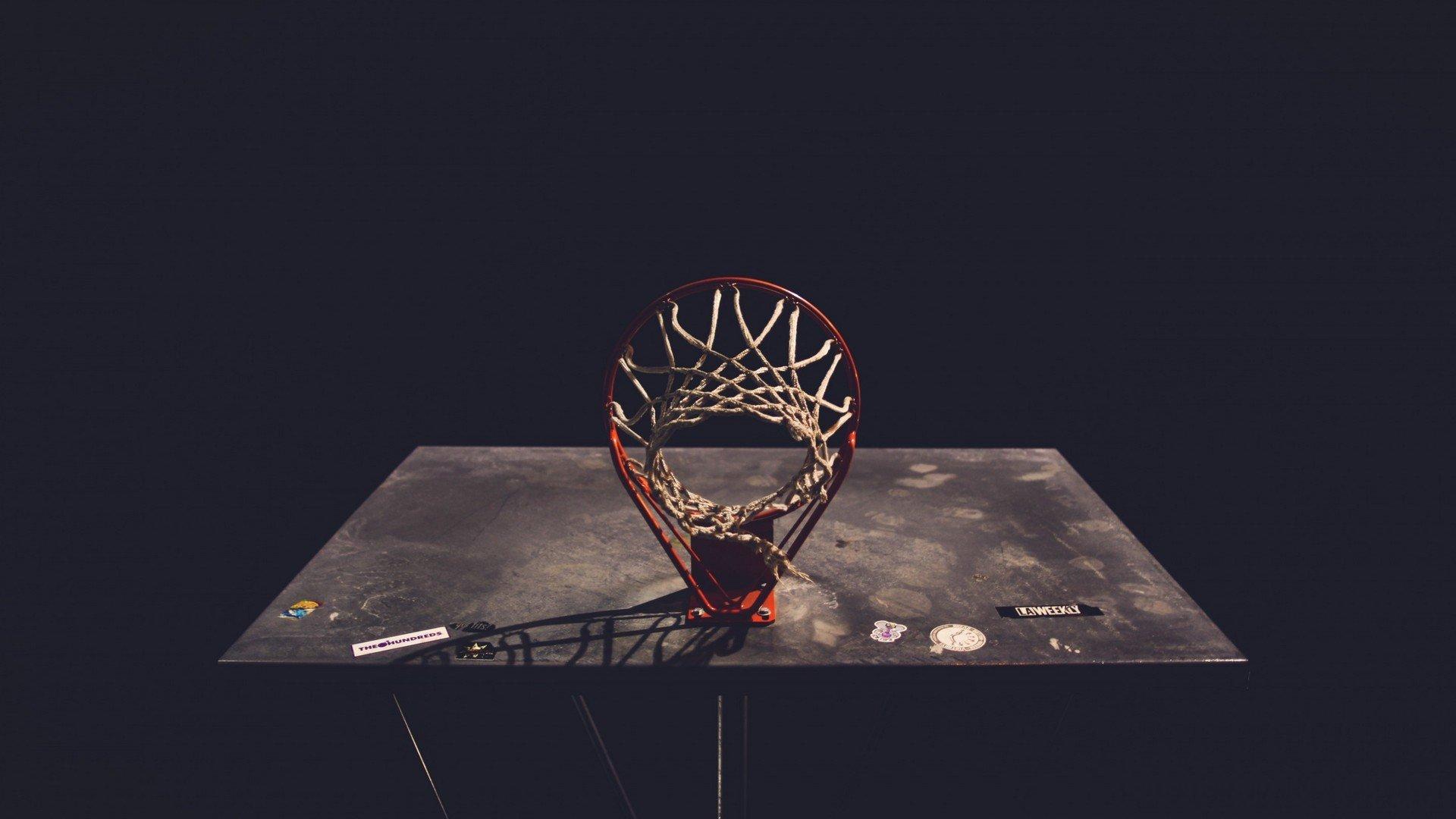 莱因克尔痛批阿尔特塔临场调度，保守换人葬送胜机，年轻天才恩瓦