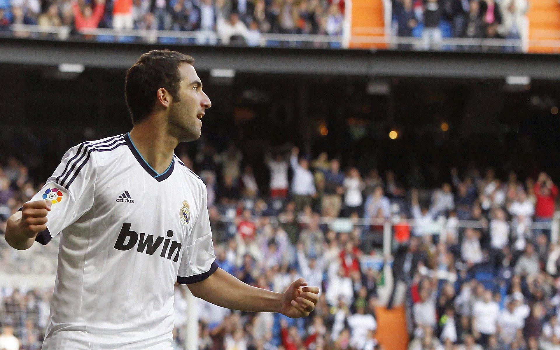 九年红魔生涯落幕！林德洛夫今夏自由身离队，曼联后防重组启幕